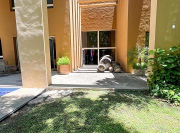 Casa · 2518m² · 5 Recámaras · 4 Estacionamientos · Casa en Venta en Montebello