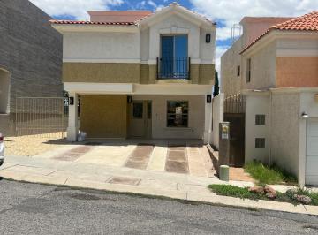 Casa · 1m² · 3 Recámaras · 2 Estacionamientos · Casa en Renta Cerrada Vista Real