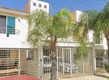 Casa de 3 habitaciones, Guadalajara · Casa Junto Al Zoologico de Guadalajara en Remate