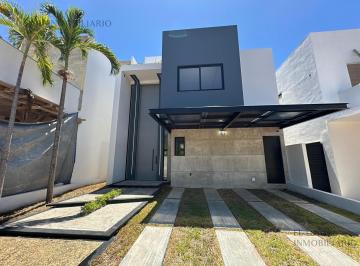Casa · 310m² · 3 Recámaras · 3 Estacionamientos · Casa en Venta con Doble Altura 3 Recámaras en Cancún