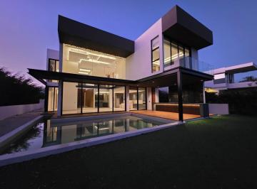 Casa , Mérida · Casa de Lujo en Yucatán Country Club | 5 Recámaras, Piscina y Terraza Bar