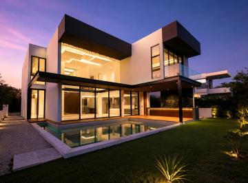 Casa , Mérida · Casa de Lujo en Yucatán Country Club | 5 Recámaras, Piscina y Terraza Bar