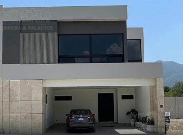 Casa · 242m² · 3 Recámaras · 2 Estacionamientos · Casa en Venta en Santiago, Nl