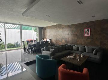 Casa · 323m² · 3 Recámaras · 3 Estacionamientos · Casa en Venta en Casa del Agua Metepec