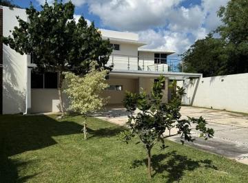 Casa · 1m² · 6 Recámaras · | Amplia Casa Residencial, en Renta. |