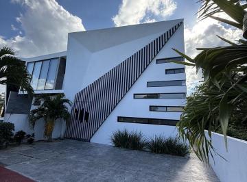 Casa · 204m² · 4 Recámaras · 2 Estacionamientos · | Casa con Diseño Minimalista, en Venta y Renta. |