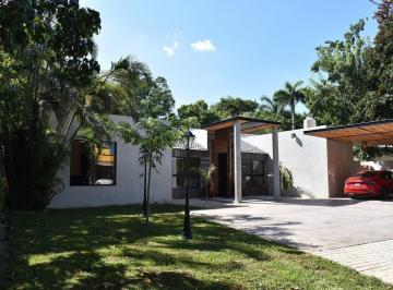 Casa · 720m² · 3 Recámaras · 3 Estacionamientos · | Lujosa Casa, en Venta. |
