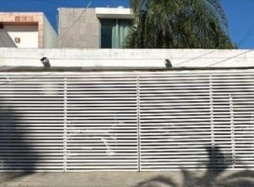 Casa · 403m² · 4 Recámaras · 2 Estacionamientos · |casa en Venta en La Colonia Maya|