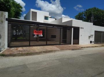 Casa · 1m² · 3 Recámaras · 2 Estacionamientos · | Increíble Casa Semiamueblada, en Renta. |