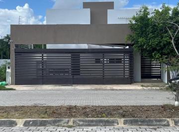 Casa · 1m² · 3 Recámaras · 3 Estacionamientos · | Amplia Casa Semiamueblada, en Venta. |