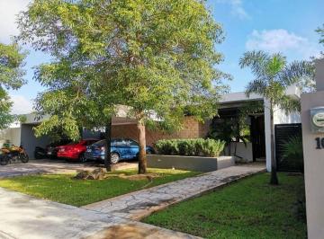 Casa · 350m² · 3 Recámaras · 5 Estacionamientos · | Hermosa Casa Residencial, en Venta y Renta. |