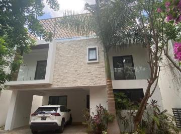 Casa · 1m² · 4 Recámaras · 2 Estacionamientos · | Increible Casa Residencial, en Renta. |