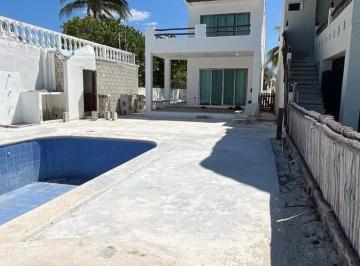 Casa · 1m² · 3 Recámaras · 4 Estacionamientos · | Hermosa Casa Amueblada en La Playa, en Renta. |