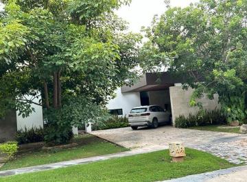 Casa · 1m² · 3 Recámaras · 2 Estacionamientos · | Hermosa Casa Semiamueblada, en Renta. |