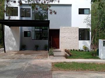 Casa · 272m² · 3 Recámaras · 2 Estacionamientos · | Exclusiva Casa, en Venta. |