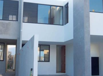 Casa · 198m² · 3 Recámaras · 3 Estacionamientos · | Buena Oportunidad de Casa, en Venta. |