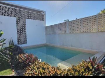 Casa · 1m² · 2 Recámaras · 2 Estacionamientos · | Excelente Casa en La Playa, en Renta. |