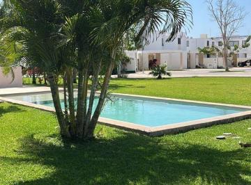 Casa · 1m² · 3 Recámaras · 2 Estacionamientos · | Increible Casa Semiamueblada, en Renta. |