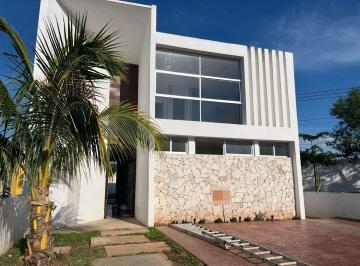 Casa · 1m² · 3 Recámaras · 2 Estacionamientos · | Bonita Casa, en Venta y Renta. |