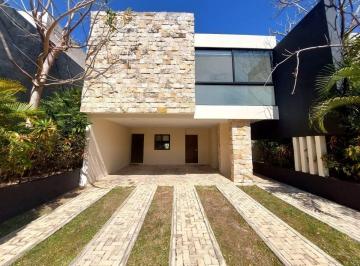 Casa · 269m² · 3 Recámaras · 4 Estacionamientos · | Hermosa Casa, en Renta. |