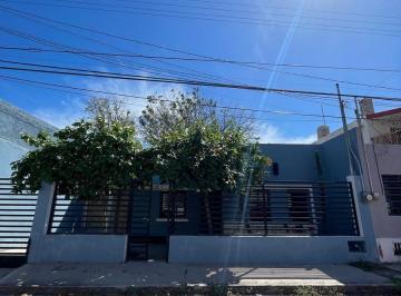Casa · 348m² · 2 Recámaras · 2 Estacionamientos · | Increible Casa Amueblada, en Venta. |