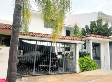 Casa de 3 habitaciones, Zapopan · Casa en Venta en Bugambilias 2da Seccion