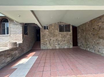 Casa · 188m² · 4 Recámaras · 2 Estacionamientos · Casa en Venta en del Paseo Residencial