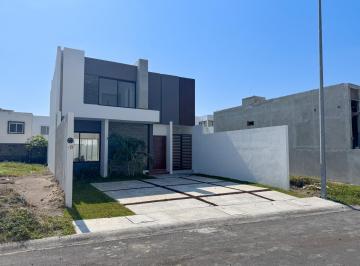 Casa · 200m² · 3 Recámaras · 2 Estacionamientos · Casa en Venta