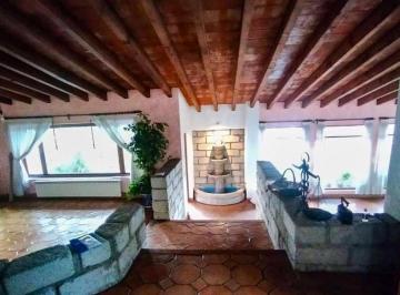 Casa · 859m² · 4 Recámaras · 3 Estacionamientos · Venta de Amplia Casa Estilo Colonial en Colonia Alcantarilla