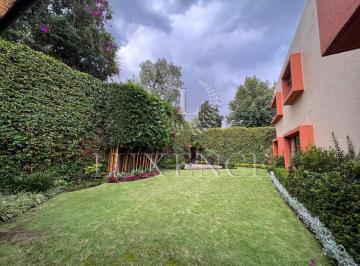 Casa · 694m² · 4 Recámaras · 6 Estacionamientos · Exclusiva Residencia en Venta en San Angel