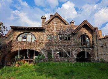 Casa · 630m² · 4 Recámaras · 5 Estacionamientos · Oportunidad Única: Residencia con Arquitectura Espectacular en Tlalpan Centro