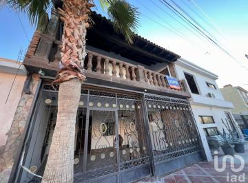 Casa · 260m² · 3 Recámaras · 2 Estacionamientos · Casa en Venta Ampliada en Quintas del Valle Cd. Juarez