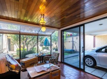 Casa · 250m² · 4 Recámaras · 6 Estacionamientos · Casa en Venta en Paseo de La Herradura