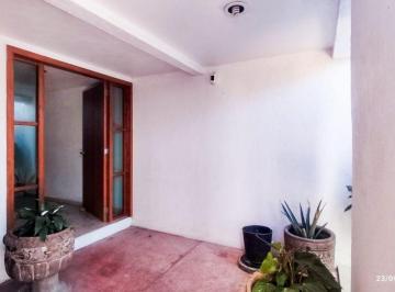 Casa · 360m² · 4 Recámaras · 3 Estacionamientos · Casa en Venta Cerca del Club de Golf Chapultepec