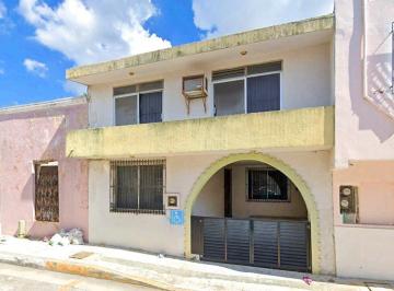 Casa · 223m² · 3 Recámaras · Se Vende Casa de Dos Plantas en Barrio de Guadalupe, Campeche