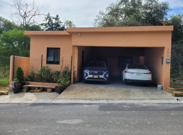 Casa · 178m² · 2 Recámaras · 2 Estacionamientos · Casa en Venta en Rincon de Santiago, Una Sola Planta - Carretera Nacional, N. L.
