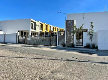 Casa · 3 Recámaras · 2 Estacionamientos · Casa en Renta en Fraccionamiento. - (4)