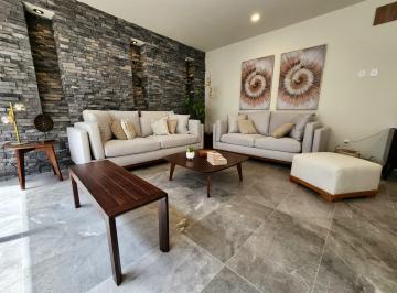 Casa · 325m² · 3 Recámaras · 2 Estacionamientos · Casa en Venta, en Juriquilla, Queretaro