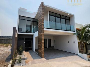 Casa · 203m² · 3 Recámaras · 2 Estacionamientos · Casa en Venta Fraccionamiento Lomas de La Rioja Frente Área Verde