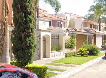 Casa de 4 habitaciones, Zapopan · Venta de Casa en Bugambilias, Jalisco. Recuperacaion Bancaria