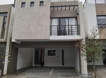 Casa · 228m² · 3 Recámaras · 2 Estacionamientos · Exclusiva Residencia Ubicada en Privada Residencial Zona Dominio Cumbres.