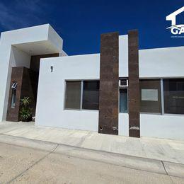 Casa · 165m² · 4 Recámaras · 2 Estacionamientos · !en Venta! Residencia de Una Planta En?!esquina!