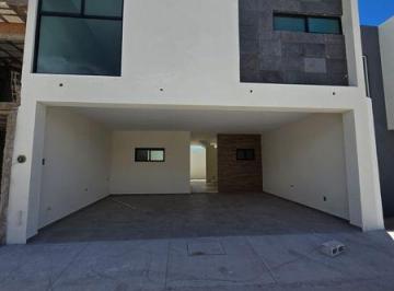 Casa · 240m² · 3 Recámaras · 2 Estacionamientos · Hermosa Casa en Venta Fraccionamiento Residencial