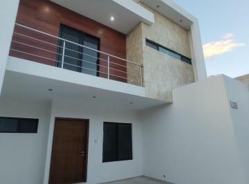 Casa · 160m² · 3 Recámaras · 2 Estacionamientos · Fraccionamiento Residencial en Excelente Ubicación