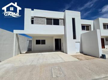 Casa · 3 Recámaras · 2 Estacionamientos · Casa en Zona de Alta Plusvalia