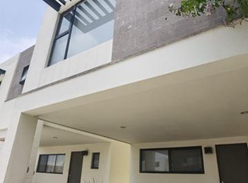 Casa · 208m² · 4 Recámaras · 2 Estacionamientos · Casa - Dominio Cumbres