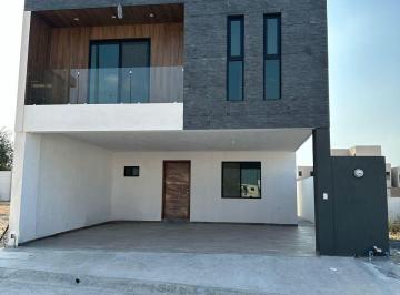 Casa · 245m² · 4 Recámaras · 3 Estacionamientos · Casa - Dominio Cumbres