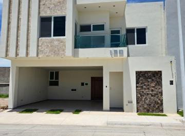Casa · 309m² · 4 Recámaras · 3 Estacionamientos · Casa - Victoria de Durango Centro