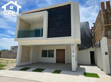 Casa · 280m² · 4 Recámaras · 3 Estacionamientos · Casa - Victoria de Durango Centro