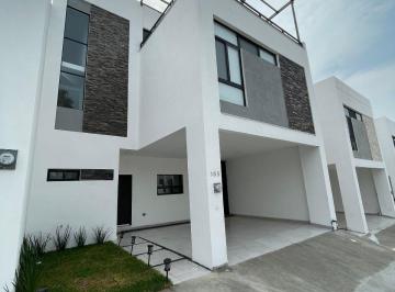Casa · 235m² · 3 Recámaras · 2 Estacionamientos · Casa - Carretera Nacional